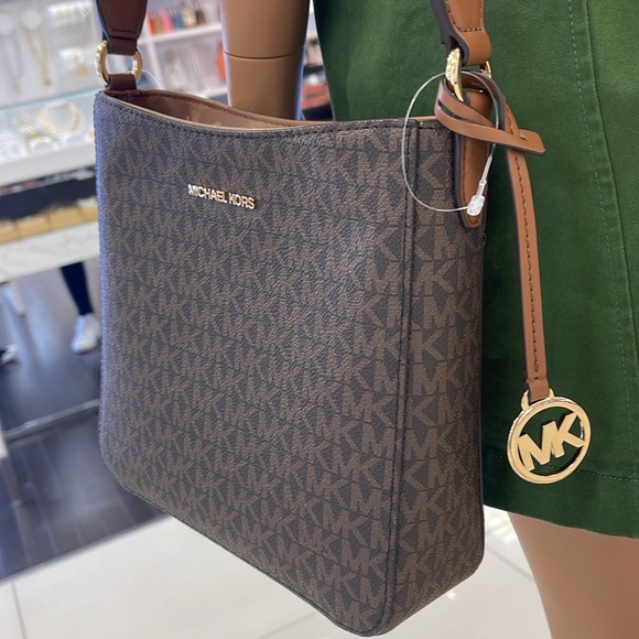 MICHAEL KORS
Jet Set Travel Small Signature Logo Messenger Bag
Brown 
NWT - Picture 13 of 16